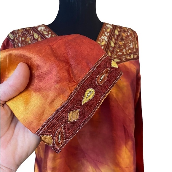 Beautiful Red Orange V-Neck 3/4 Sleeve Embroidered Kurta - Picture 7 of 16